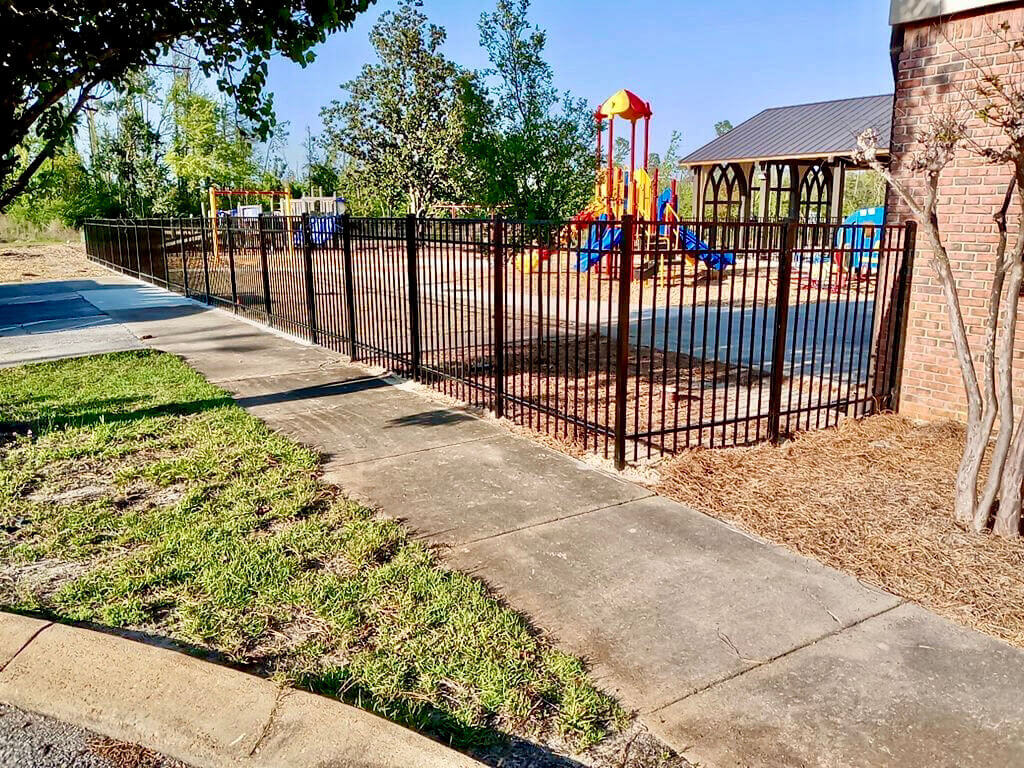 Photo of a Florida Panhandle aluminum fence